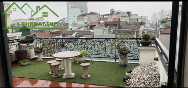 Bán nhà ngõ Ô TÔ tránh 3 nhà ra phố Hào Nam, Đống Đa 63/68m 8T Thang máy MT5,6 28 tỷ Vỉa è