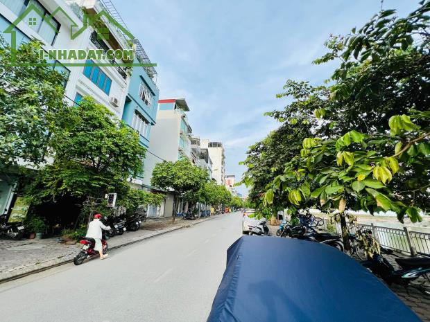 Bán nhà mặt Phố Hạ Đình, Thanh Xuân. DT: 47,8m. MT: 5m. Giá: 13.8 tỷ. VIEW HỒ, kinh doanh