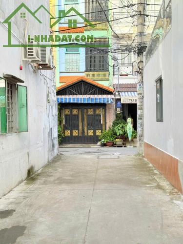 Bán Nhà Trung Chánh, 50m2, 2 tầng,3PN, 1 xẹt ngắn , Hẻm xe hơi, giá có 3,59 tỷ