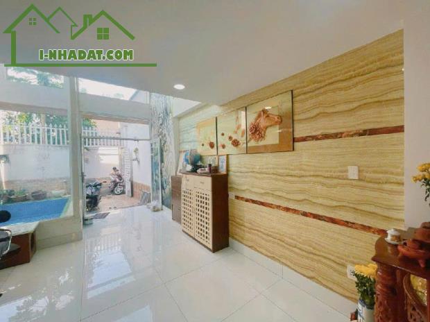 CHỊ GÁI CẦN BÁN NHÀ PHƯỜNG 8 NHÀ 4 LẦU 120M2 NGANG 5M 10 TỶ