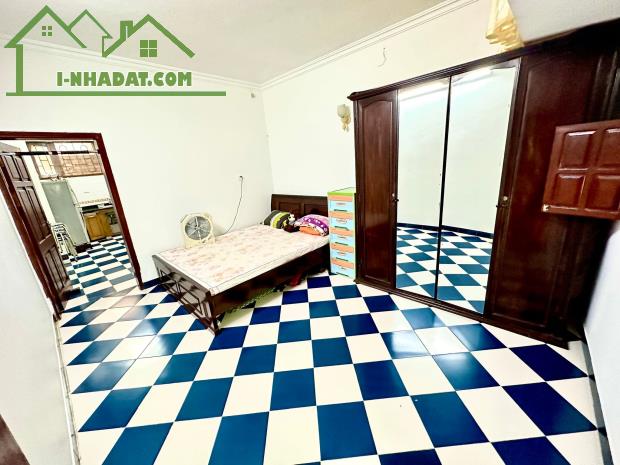 Cho thuê nhà Đội Cấn, Ba Đình, gần ô tô, 50m2, 3 tầng, 2 ngủ, KD online 10.5 triệu - 1