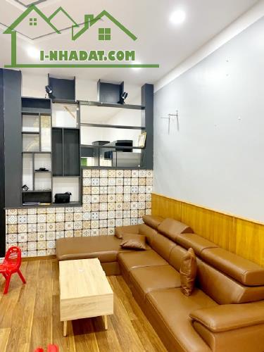 Nhà ở ngay 2 tầng - Hẻm xe hơi - (86,5m2) chỉ 4,x t.ỉ - Lê Văn Lương - 1