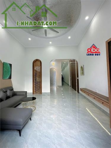 NP1077 bán nhà phố đẹp , gồm 3 phòng ngủ, thiết kế đẹp hiện đại, hàng xóm thân thiện - 1