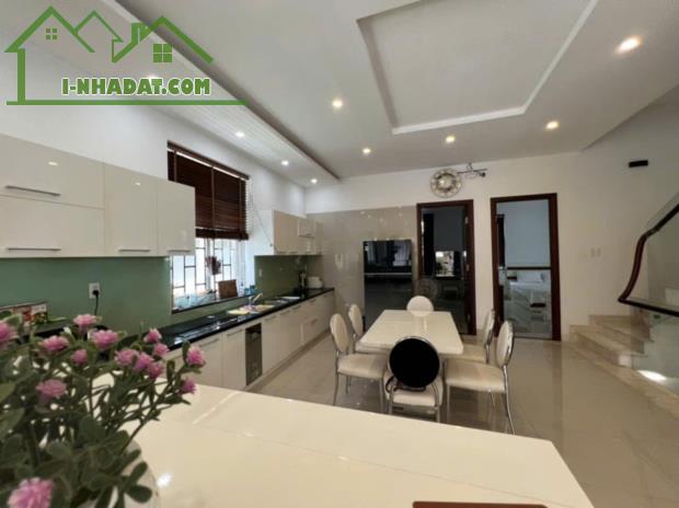 Biệt thự biển AN VIÊN, NHA TRANG, DT 264 m2, xây 1 hầm 3 tầng, sổ hồng hoàn công, bán 29 T