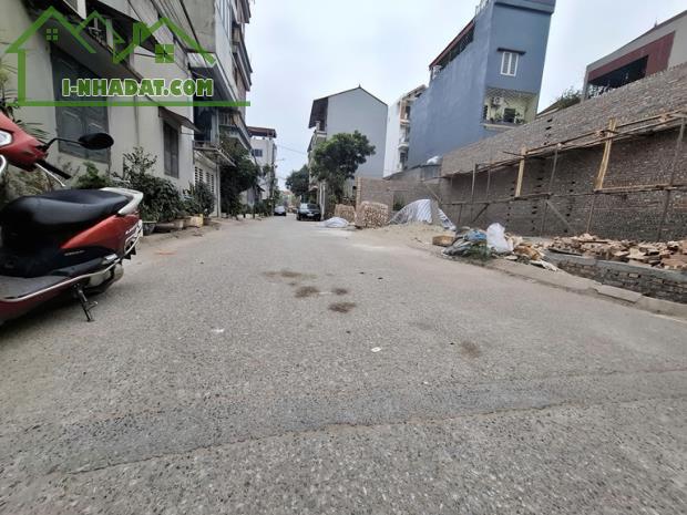 Siêu Rẻ !!!! Bán nhà C4 ngõ 99 Đức Giang 106m oto tải vào nhà, chỉ 9 tỷ có TL. LH: - 1