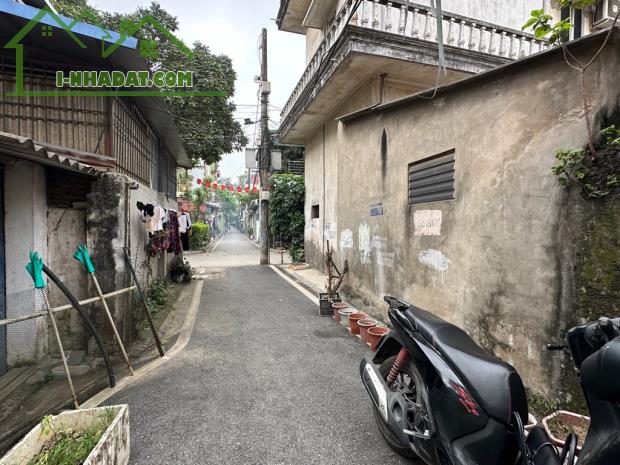 Siêu Rẻ !!!! Bán nhà C4 ngõ 99 Đức Giang 106m oto tải vào nhà, chỉ 9 tỷ có TL. LH: - 2