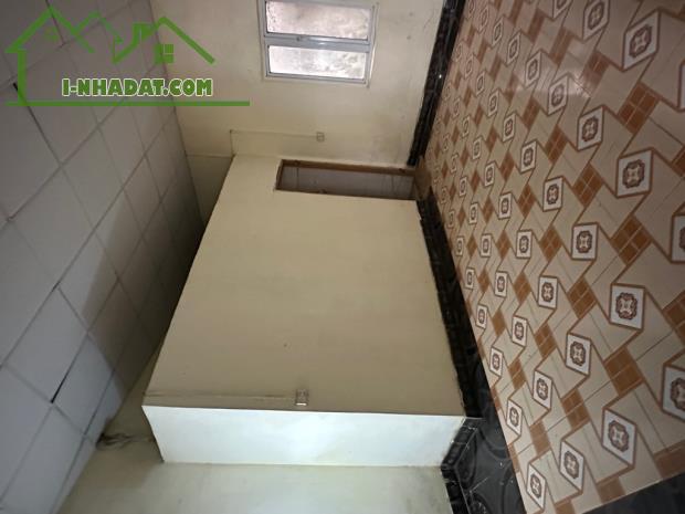 Siêu Rẻ !!!! Bán nhà C4 ngõ 99 Đức Giang 106m oto tải vào nhà, chỉ 9 tỷ có TL. LH: - 4