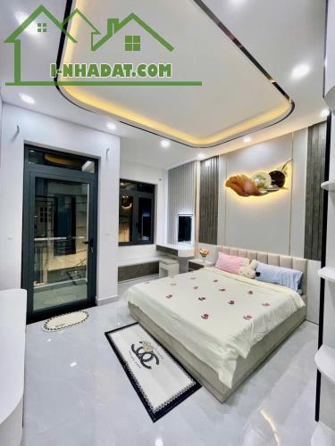 Bán nhà đẹp full nội thất đón Tết, 62m2, 4 tầng 4PN 5WC, sân thượng view LM81 và Bitexco - 1