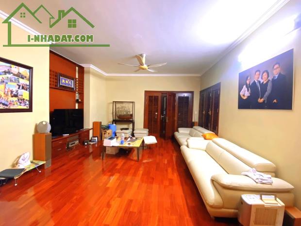 Bán Nhà Biệt Thự Vườn Đào Tây Hồ 200m2 View Đẹp Kinh Doanh - 2