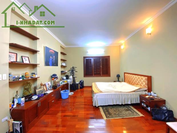 Bán Nhà Biệt Thự Vườn Đào Tây Hồ 200m2 View Đẹp Kinh Doanh - 3