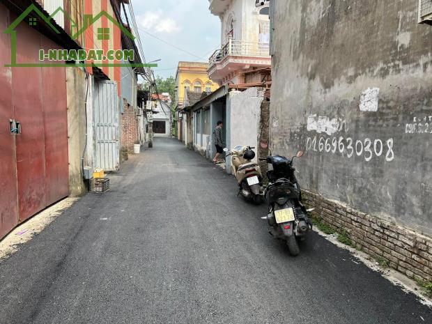 chỉ 850 tr có ngay 
 ☃ ☃ ☃ ĐÔ THỊ THÔNG MINH PHÂN LÔ VỈA HÈ BẢO LONG NEW - CITY 
TRUNG - 1