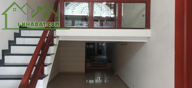 Cần bán nhà 3 tầng xây lệch Phố Bào Ngoại, Phường Đông Hương 86m2, rộng 4m giá chỉ 3 tỷ - 1