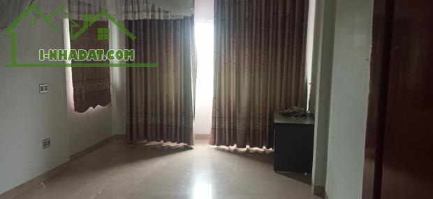 Cần bán nhà 3 tầng xây lệch Phố Bào Ngoại, Phường Đông Hương 86m2, rộng 4m giá chỉ 3 tỷ - 3