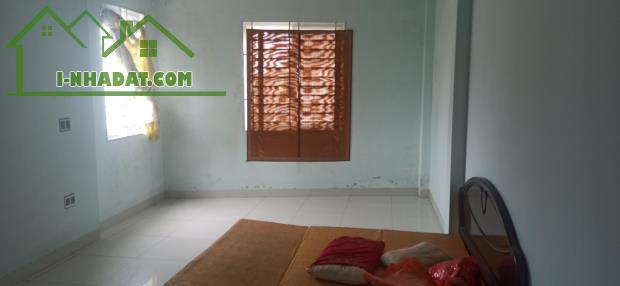 Cần bán nhà 3 tầng xây lệch Phố Bào Ngoại, Phường Đông Hương 86m2, rộng 4m giá chỉ 3 tỷ - 4