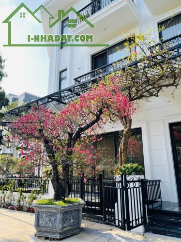 Bán biệt thự siêu hiếm, đẳng cấp Vinhomes Green Bay, lô góc 270m2, 163 tỷ