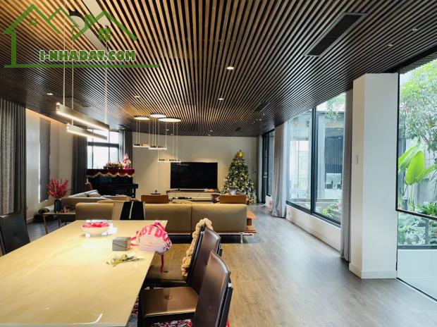Bán biệt thự siêu hiếm, đẳng cấp Vinhomes Green Bay, lô góc 270m2, 163 tỷ - 2