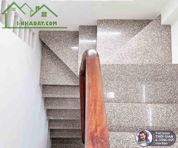 BÁN NHÀ ĐOÀN VĂN BƠ. 22M2. 5 TẦNG BÊ TÔNG CỐT THÉP.HẺM TRƯỚC NHÀ 3.5M. SÁT QUẬN 1 - 5