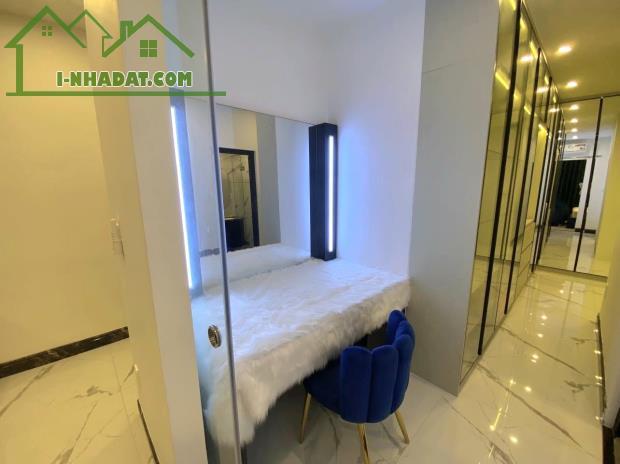 NHÀ ĐẸP QUẬN 2 - PHÒNG NGỦ MASTER - WALK-IN CLOSET - SÂN THƯỢNG VIEW LANDMARK 81 - 1