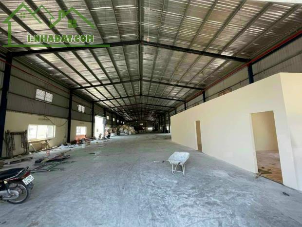 Cho thuê kho xưởng mặt tiền nhựa 2.000m2 ở Đức Hòa, Long An giá chỉ 100tr/tháng