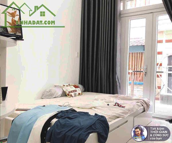 BÁN NHÀ ĐƯỜNG 20 THƯỚC. 20 M2. 4 TẦNG BTCT. NHÀ ĐẸP VÀ FULL ĐỒ. HẺM XE HƠI CÁCH 30M - 5