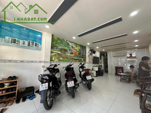 MẶT TIỀN ĐƯỜNG HOÀ BÌNH, VỊ TRÍ KINH DOANH ĐẮC ĐỊA, 69M2, 2 LẦU - 2