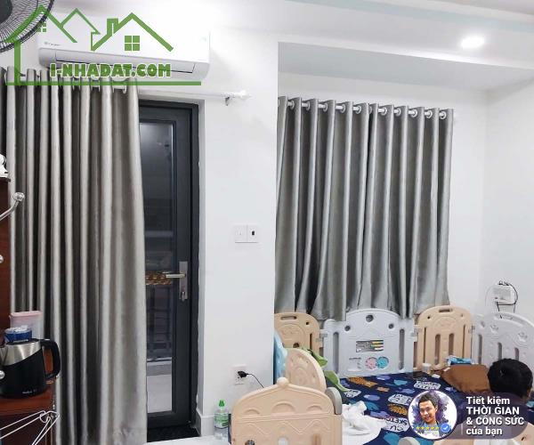 BÁN NHÀ TẠI PHƯỜNG TÂN HƯNG QUẬN 7. HẺM XE HƠI 5M. 4MX10M. NHÀ MỚI Ở LIỀN. SÁT QUẬN 1 - 6