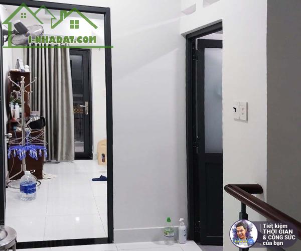 BÁN NHÀ TẠI PHƯỜNG TÂN HƯNG QUẬN 7. HẺM XE HƠI 5M. 4MX10M. NHÀ MỚI Ở LIỀN. SÁT QUẬN 1 - 7