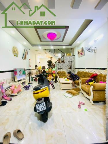 Bán nhà 4 Tầng 2 mặt đường 10m, Cư Xá Bà Điểm, QL22, An Sương chỉ 6.5 tỷ.