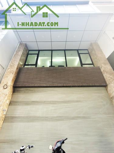 Bán nhà Phố Nguyên Hồng, Đống Đa. Nhà mới, có thang máy DT 104m2, MT 6m giá rẻ