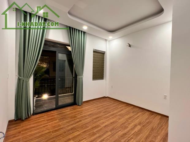 BÁN NHÀ SỔ RIÊNG TC, 50m Đ. ĐỒNG KHỞI,5m ĐƯỜNG, 4PN, XE HƠI 7C, LƯU - 2