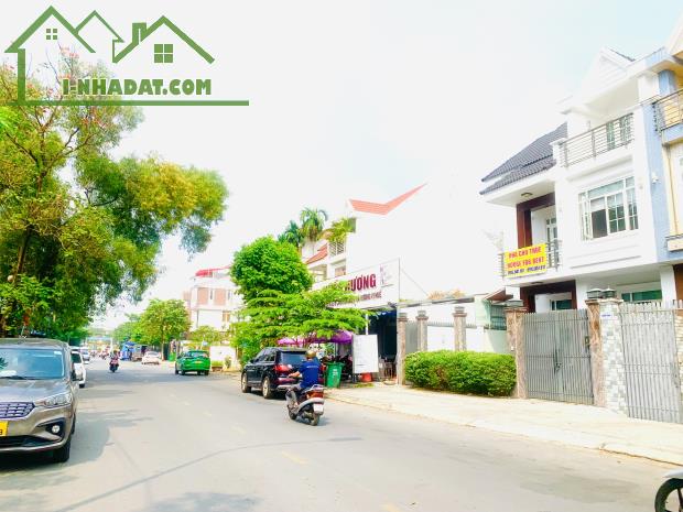 Bán Biệt Thự Khu 204B Nguyễn Văn Hưởng,Thảo Điền,Q2 DT:158m2(10x16) Trệt 2 Lầu-Giá 39 Tỷ - 3