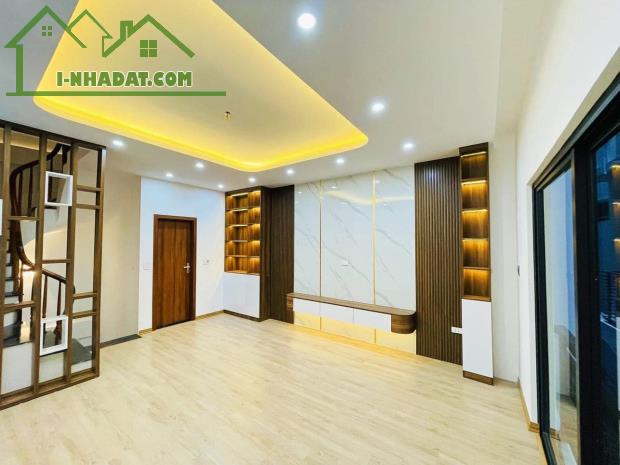 Bán nhà TRƯƠNG ĐỊNH HOÀNG MAI - NHÀ MỚI - 34m2 6 tầng, 3.5 tỷ