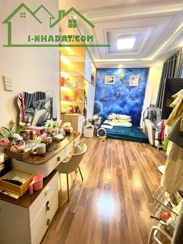 Biệt thự mini – Lâm Văn Bền Quận 7- 70 m2- Hẻm xe hơi- Đẹp lung linh - Nhỉnh 8 tỷ