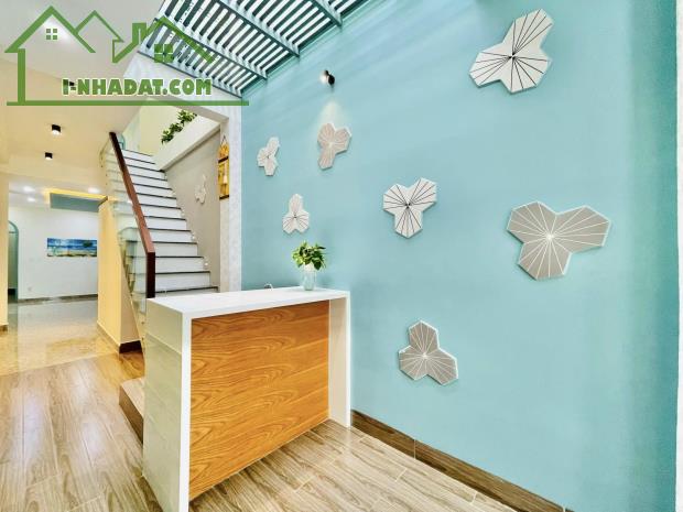 Giá siêu tốt, 84m2 chỉ 6 tỷ 950, nhà mới vào ở ngay, gần Đại học Ngoại thương