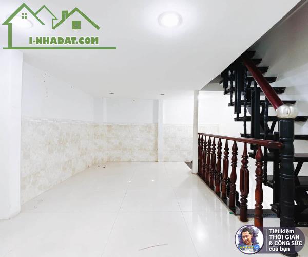 BÁN NHÀ ĐƯỜNG 20 THƯỚC.  4 TẦNG. 3MX7.1M. HẺM THÔNG 4M. XUNG QUANH LÀ KHU ẨM THỰC - 5