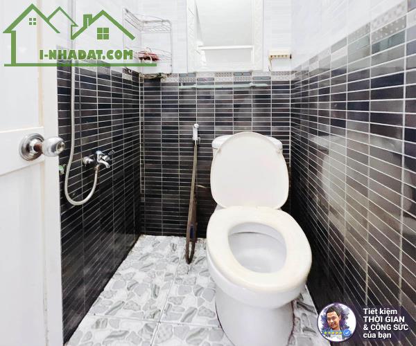 BÁN NHÀ ĐƯỜNG 20 THƯỚC.  4 TẦNG. 3MX7.1M. HẺM THÔNG 4M. XUNG QUANH LÀ KHU ẨM THỰC