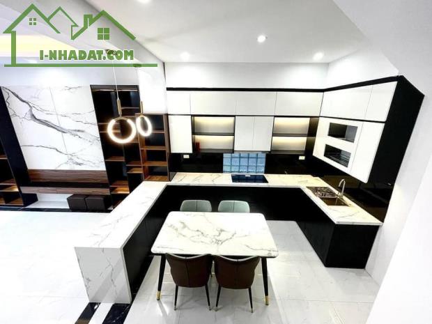 Bán gấp nhà Lạc Long Quân Hồ Tây ngõ thông ô tô vào nhà 40m 5 tầng 7,5 tỷ - 1