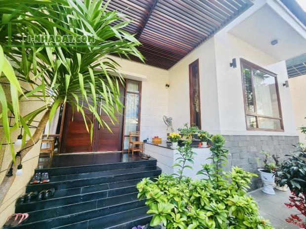 BIỆT THỰ MẶT TIỀN GIANG VĂN MINH - 210M2 - 3 TẦNG - MT:15M - HỒ BƠI  - 25.5 TỶ
