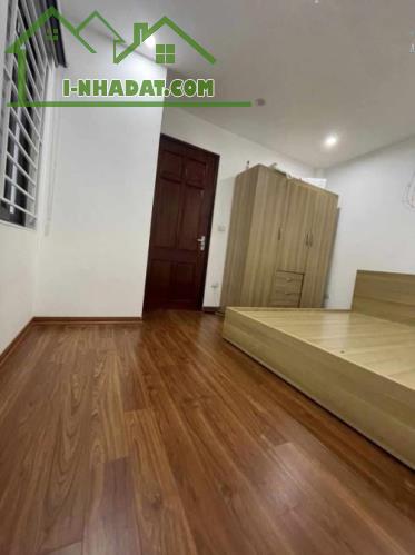 Bán Gấp Nhà Đại Từ - Hoàng Mai , DT40m X 5Tầng ,Giá hơn 5Tỷ ,ôtô ,lô góc , kinh doanh