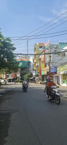 Bán nhà Mặt tiền Đồng Đen - ngay CV Bàu Cát, DT: 4.3x16m, 2 Tầng cũ, tiện xây, 18.9 tỷ - 2