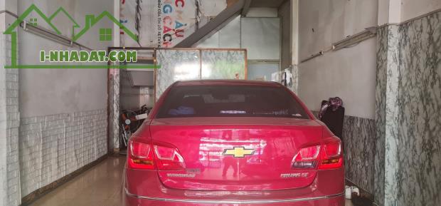 Bán nhà Mặt tiền Đồng Đen - ngay CV Bàu Cát, DT: 4.3x16m, 2 Tầng cũ, tiện xây, 18.9 tỷ