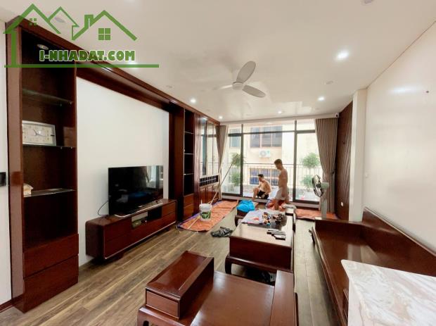 GÓC 3 THOÁNG SAT MẶT PHỐ MINH KHAI GARA ÔTÔ TRÁNH THANG MÁY KD VĂN PHÒNG 65m2 Mt 4.5m 21tỷ