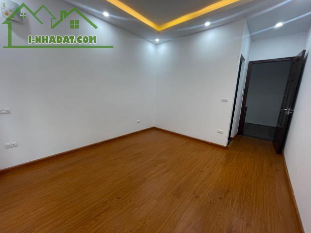 Bán Nhà Thạch Bàn, Long Biên 5T, 32m2 giá 5,05 tỷ (Gần THCS Thạch Bàn)