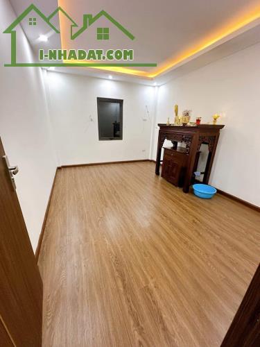 Bán Nhà gấp Định công Hạ , DT 40m2 , giá hơn 5 Tỷ , o to vào nhà , kinh doanh - 2