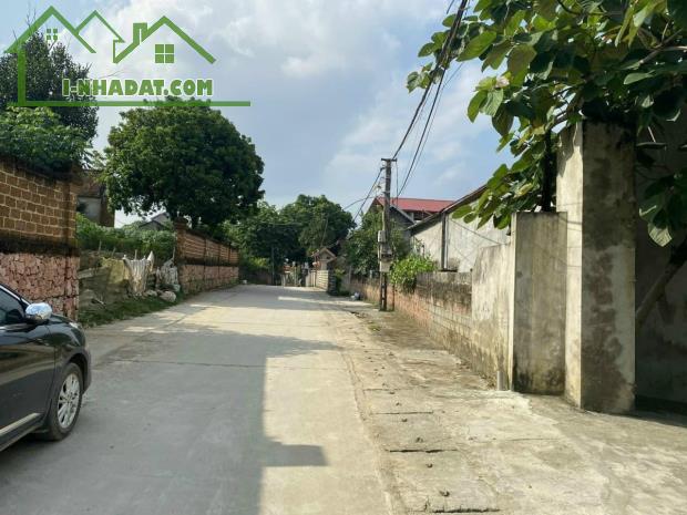 Bán 1472m2 đất mặt Hồ ở Chương Mỹ cách QL21 chỉ 700m xây dựng homestay được luôn.