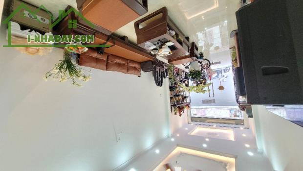 Bán Nhà Kim Giang - Lô Góc - nhà 2 mặt thoáng - gần phố - 45m2 - 4 tầng – Giá 6.8 Tỷ