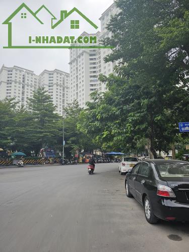 HOA HẬU, Mặt Đường Quang Lai 125m x 5T. Thang Máy, Đối diện TECCO