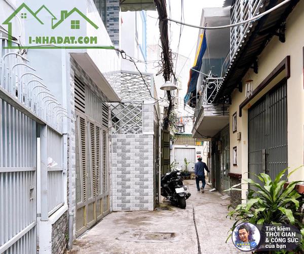 BÁN NHÀ 4 TẦNG BÊ TÔNG CỐT THÉP. 31M2. HẺM YÊN TĨNH. XUNG QUANH NHIỀU TIỆN ÍCH. SÁT QUẬN 1 - 4