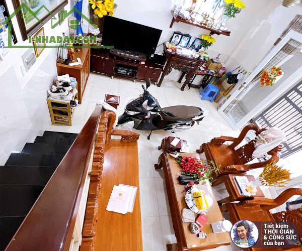 BÁN NHÀ 4 TẦNG BÊ TÔNG CỐT THÉP. 31M2. HẺM YÊN TĨNH. XUNG QUANH NHIỀU TIỆN ÍCH. SÁT QUẬN 1 - 3