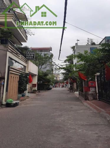 Bán đất Giang Biên, Long Biên, ngõ rộng oto tránh gần trường chợ 60m, mặt tiền: 4m, 6 tỷ 1 - 2